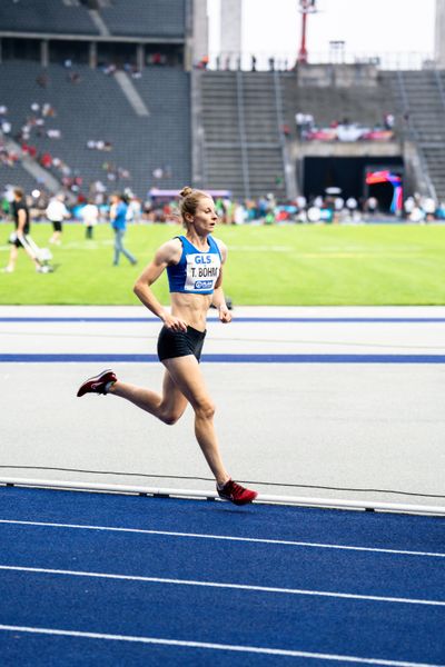 Tina Boehm (OTB Osnabrueck) ueber 3000m Hindernis waehrend der deutschen Leichtathletik-Meisterschaften im Olympiastadion am 25.06.2022 in Berlin